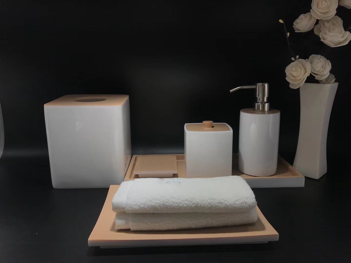 Bộ đồ chất liệu nhựa Resin trong phòng tắm & phòng ngủ